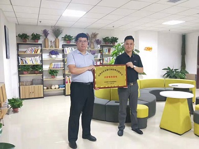 2019年6月5日，赵宏伟律师团队与京轩公司确定了一年的常年法律顾问合作