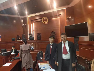 2019年10月16日，赵宏伟律师和师浩然律师前往平遥县法院开庭